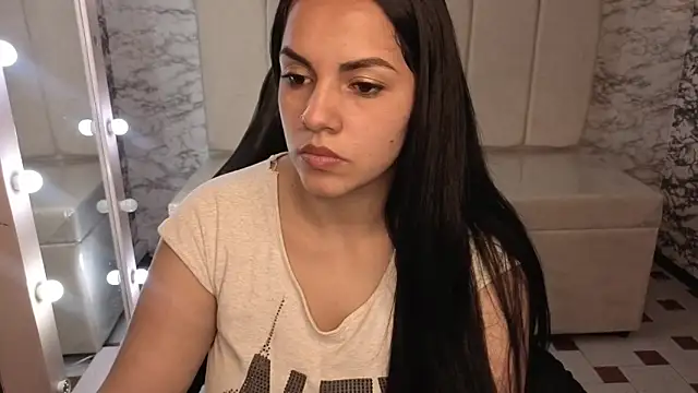 Snapshot of Mialover_v chatting on September 27, 8:27 pm Mialover v online show from September 27, 8:27 pm