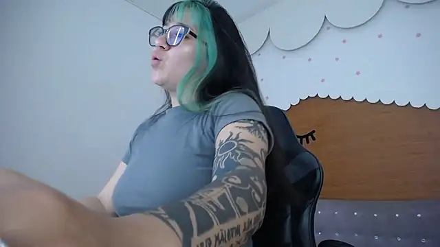 Snapshot of nicte_t_ chatting on October 1, 7:52 pm nicte t online show from October 1, 7:52 pm