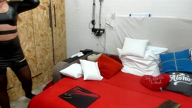 KittyCharm online show from December 1, 10:45 pm