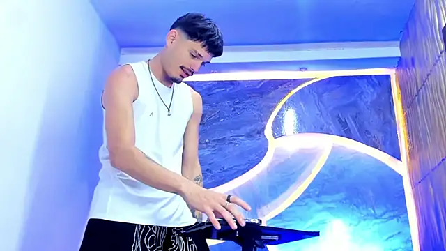 Iam Steven online show from February 7, 5:22 am