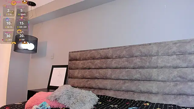Snapshot of Aliciabloom chatting on October 18, 1:36 pm Aliciabloom online show from October 18, 1:36 pm