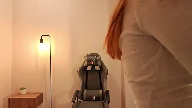 Frences Eyes online show from December 16, 1:28 pm