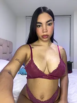 karolaalcendra online show from March 26, 1:52 am