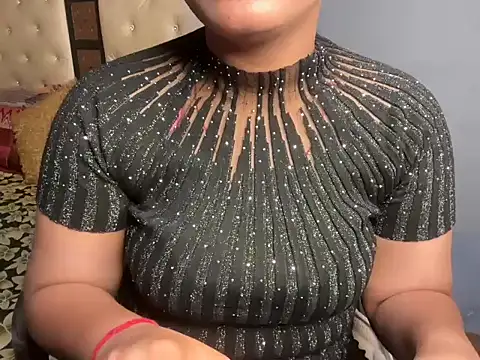 Snapshot of Reena_R chatting on September 13, 12:46 pm Reena R online show from September 13, 12:46 pm