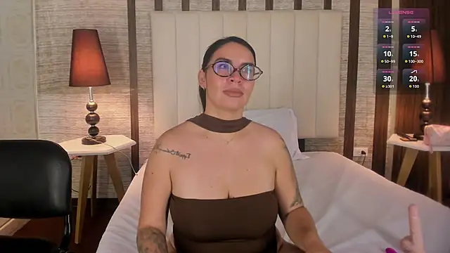 Hannah Cross online show from July 25, 4:30 am