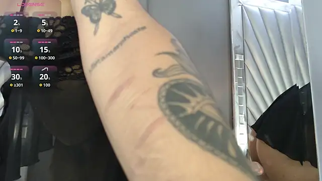 MavisManson online show from October 27, 7:52 pm