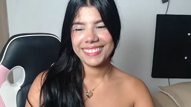 Snapshot of MayaScott11 chatting on October 18, 7:26 pm MayaScott11 online show from October 18, 7:26 pm