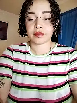 Snapshot of Julie_wallace chatting on October 28, 4:02 pm Julie wallace online show from October 28, 4:02 pm