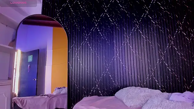 Miss Ariaa online show from November 30, 1:37 pm