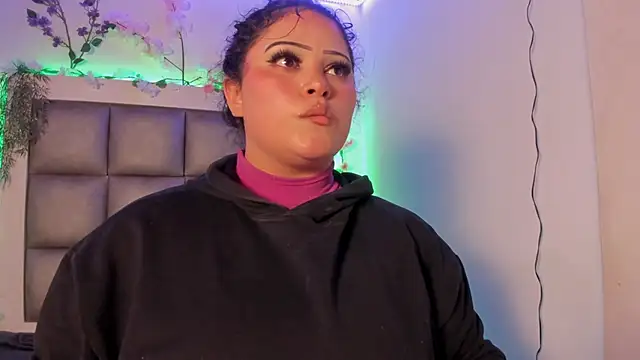 abbiecollins js online show from April 11, 5:35 am