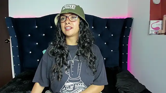Snapshot of Bonnie_tucci1 chatting on September 19, 1:21 pm Bonnie tucci1 online show from September 19, 1:21 pm