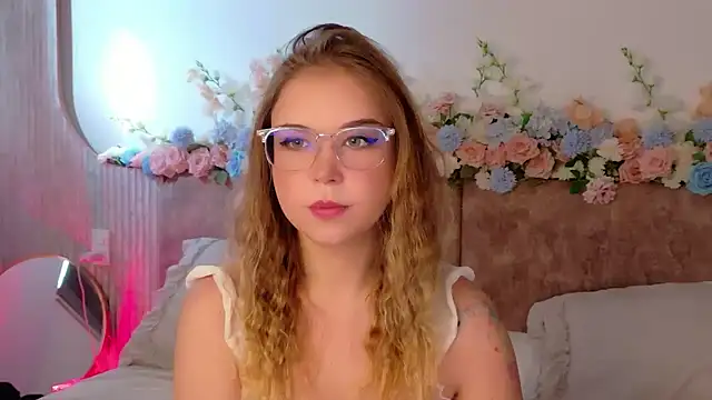 Lilith Bonheur online show from April 30, 12:27 am