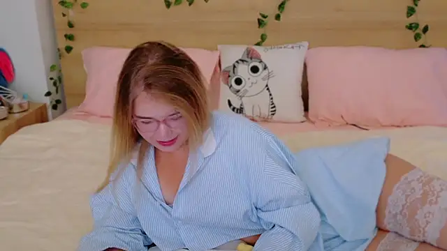 Lilith Bonheur online show from November 23, 5:58 pm