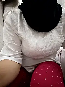 Snapshot of elif25 chatting on October 8, 5:28 pm elif25 online show from October 8, 5:28 pm