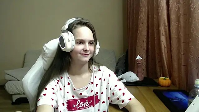 Snapshot of SharybbFace chatting on October 6, 3:18 pm SharybbFace online show from October 6, 3:18 pm