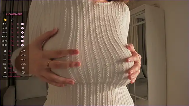 Snapshot of bootyfruttycutie chatting on October 3, 7:52 pm bootyfruttycutie online show from October 3, 7:52 pm
