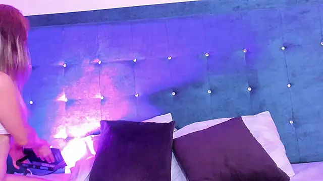 Snapshot of LiilyAdams chatting on September 22, 7:56 pm LiilyAdams online show from September 22, 7:56 pm
