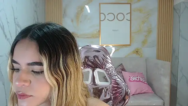 Snapshot of lilith4_s chatting on September 30, 8:24 pm lilith4 s online show from September 30, 8:24 pm