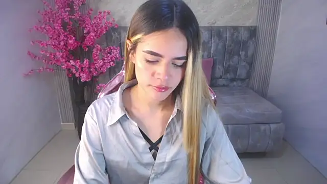 Snapshot of lilith4_s chatting on October 6, 8:13 pm lilith4 s online show from October 6, 8:13 pm