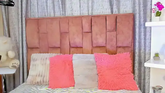 alix noa online show from November 1, 8:35 pm