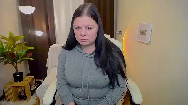 Snapshot of BritneyRaine chatting on September 16, 6:10 am BritneyRaine online show from September 16, 6:10 am