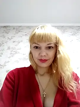 Snapshot of AliceSwan1122 chatting on October 5, 6:35 pm AliceSwan1122 online show from October 5, 6:35 pm