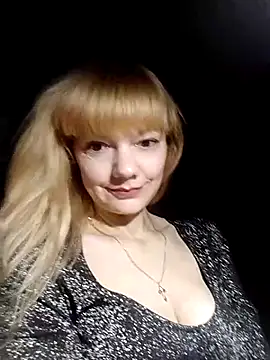 Snapshot of AliceSwan1122 chatting on September 28, 1:23 am AliceSwan1122 online show from September 28, 1:23 am