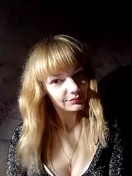 Snapshot of AliceSwan1122 chatting on October 13, 8:44 pm AliceSwan1122 online show from October 13, 8:44 pm