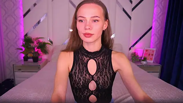 ShyySiren online show from November 6, 2:45 pm