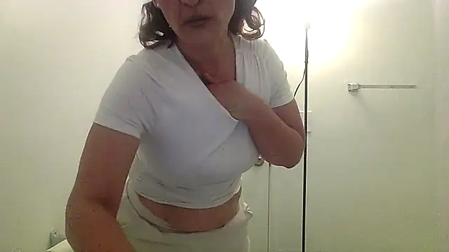 juiicy001 online show from February 18, 2:38 pm