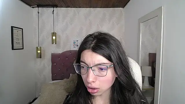 alllyson  online show from December 17, 8:13 pm