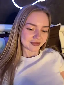 MilaMoone online show from January 18, 11:50 am