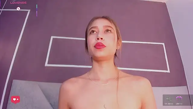 Naomi Rousse online show from July 6, 1:38 pm