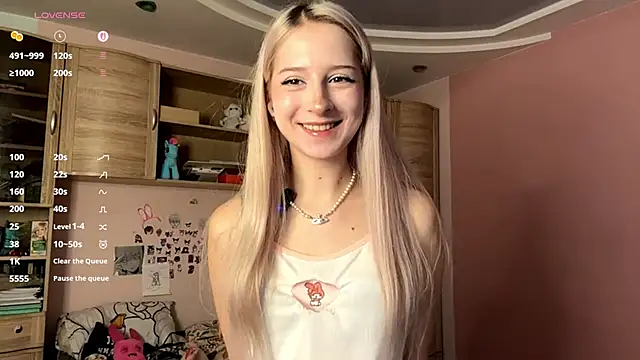 FridaAaberg online show from October 15, 7:11 am