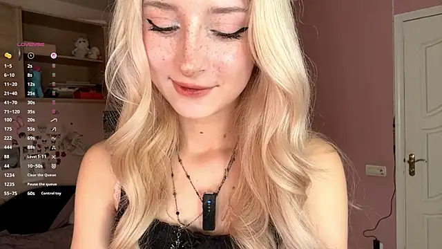 FridaAaberg online show from November 14, 7:08 am