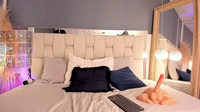 Celeste Amber online show from September 18, 8:18 pm