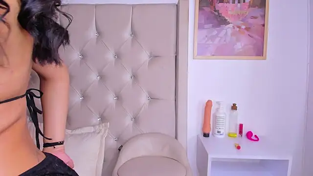 EmmaaHills online show from December 2, 9:17 pm