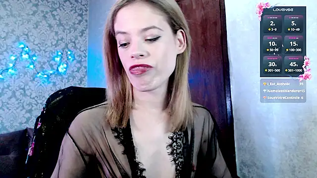 Kate  Loves online show from January 13, 8:35 pm