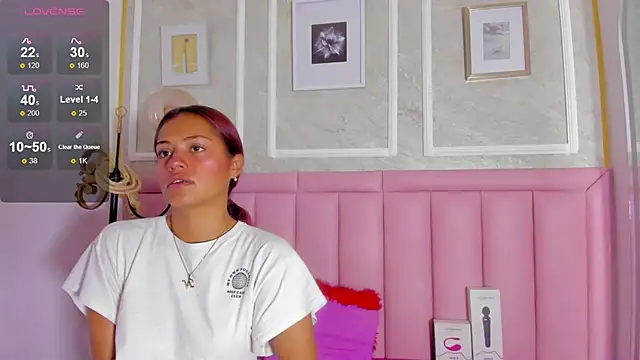 HoollyHendrix online show from February 6, 8:56 pm