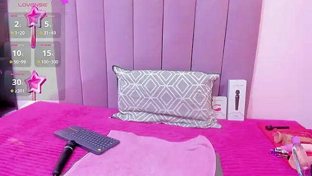 Snapshot of HoollyHendrix chatting on September 25, 9:01 pm HoollyHendrix online show from September 25, 9:01 pm