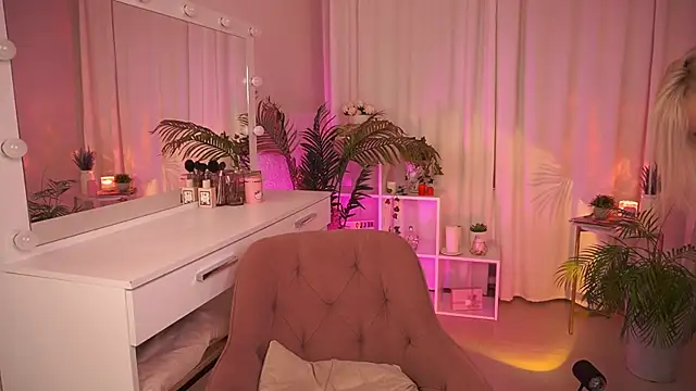 Amelia Wells online show from September 26, 5:27 am