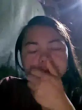 Snapshot of emly-xinh18 chatting on September 17, 2:04 pm emly-xinh18 online show from September 17, 2:04 pm