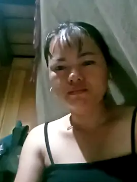 Snapshot of emly-xinh18 chatting on October 3, 8:14 pm emly-xinh18 online show from October 3, 8:14 pm