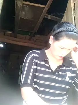 Snapshot of Qinjid002 chatting on October 30, 2:36 am Qinjid002 online show from October 30, 2:36 am