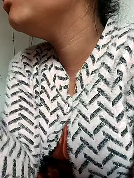 Hot Shredha online show from November 29, 2:15 am