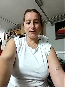 Snapshot of bichota85 chatting on October 13, 7:27 pm bichota85 online show from October 13, 7:27 pm