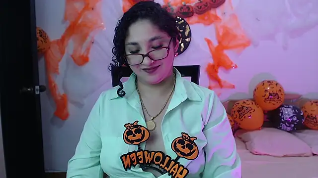 Snapshot of Gia_Dior chatting on October 10, 2:49 am Gia Dior online show from October 10, 2:49 am