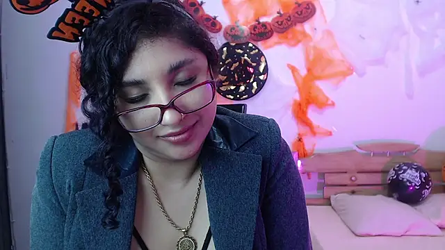 Snapshot of Gia_Dior chatting on October 11, 3:00 am Gia Dior online show from October 11, 3:00 am