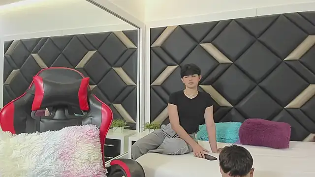 Hot Threesomee online show from December 3, 1:13 pm