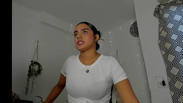 Snapshot of Dakota_x18 chatting on October 21, 8:13 pm Dakota x18 online show from October 21, 8:13 pm